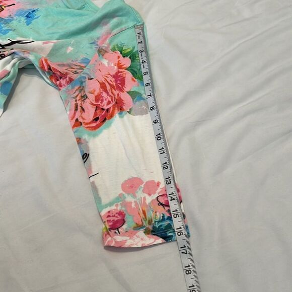 Onque casuals sz small 3/4 sleeve floral print Eiffel Tower embellished top EUC - Picture 13 of 13